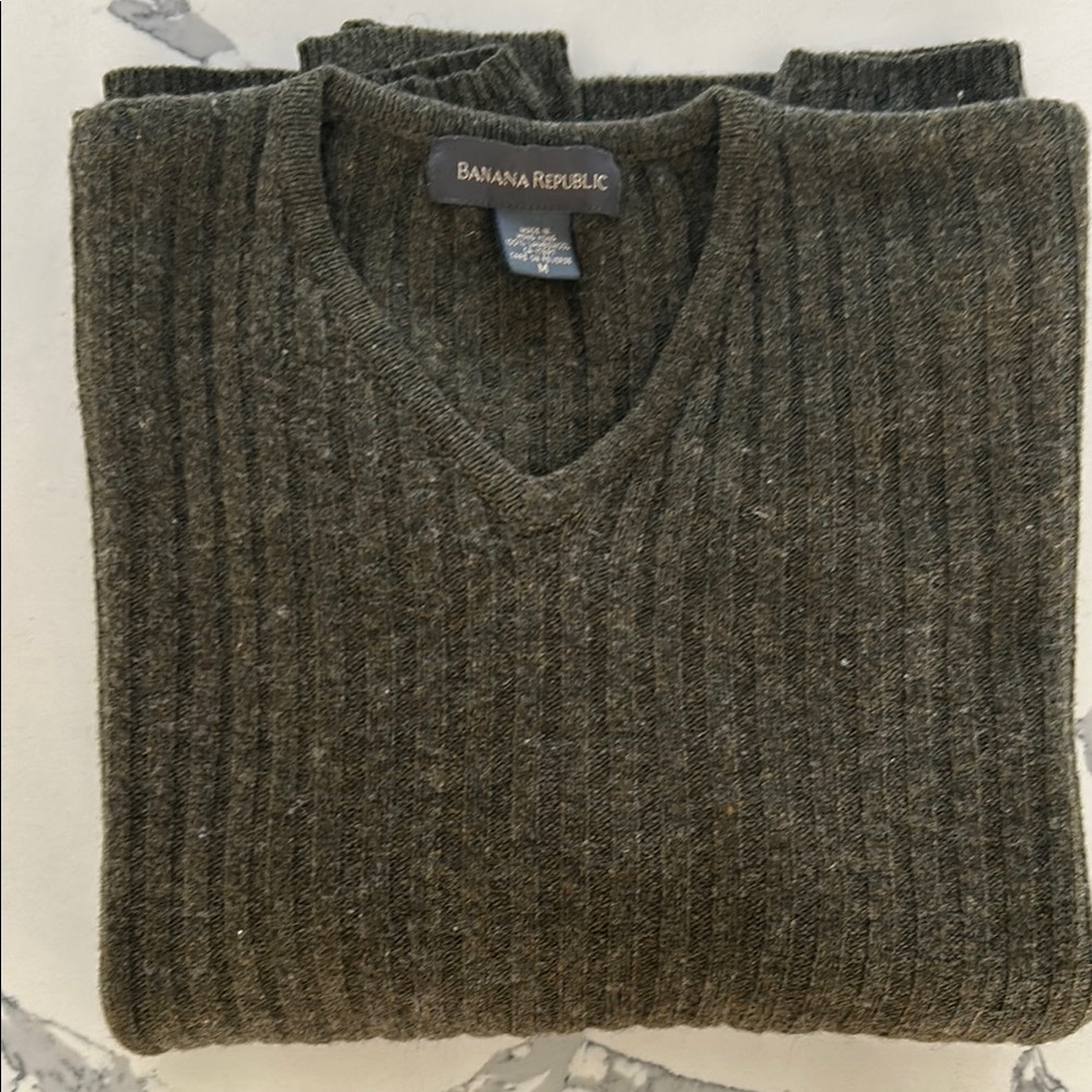 Banana Republic Lambswool Sweater - Medium